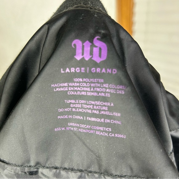 *RARE* Urban Decay Limited Edition Beauty With An Edge Bomber Jacket Size L - Picture 6 of 13